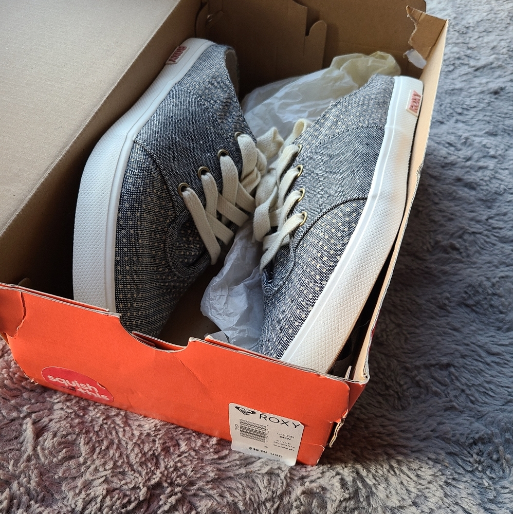 Roxy Women's Gray Slip-On Sneakers - Picture 7 of 8